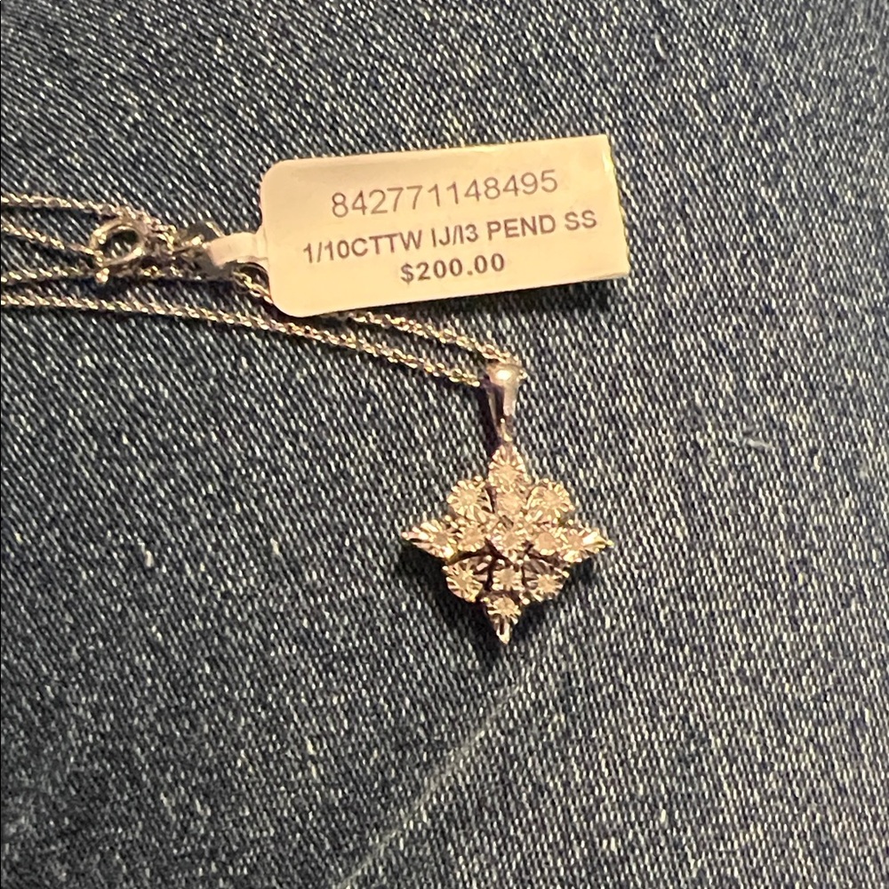 Silver Snowflake Pendant Necklace
